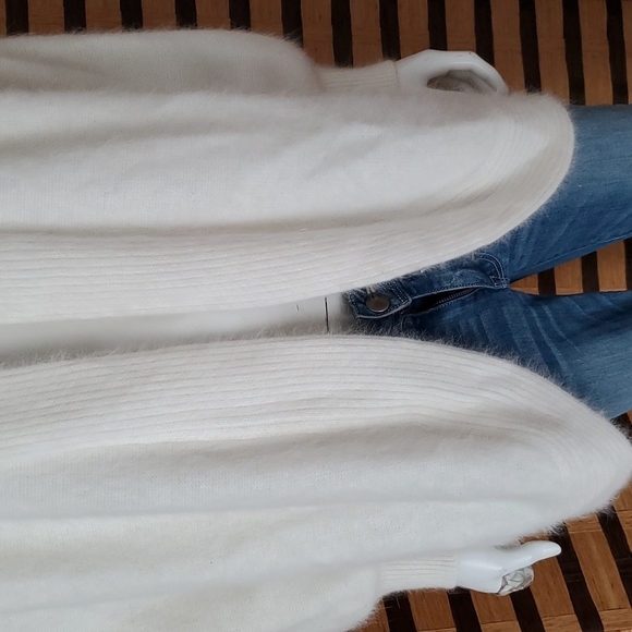 ANGORA VINTAGE Creamy White Lined Sweater SO SOFT! **PLUS FREE MATCHING HAT** - Picture 4 of 15
